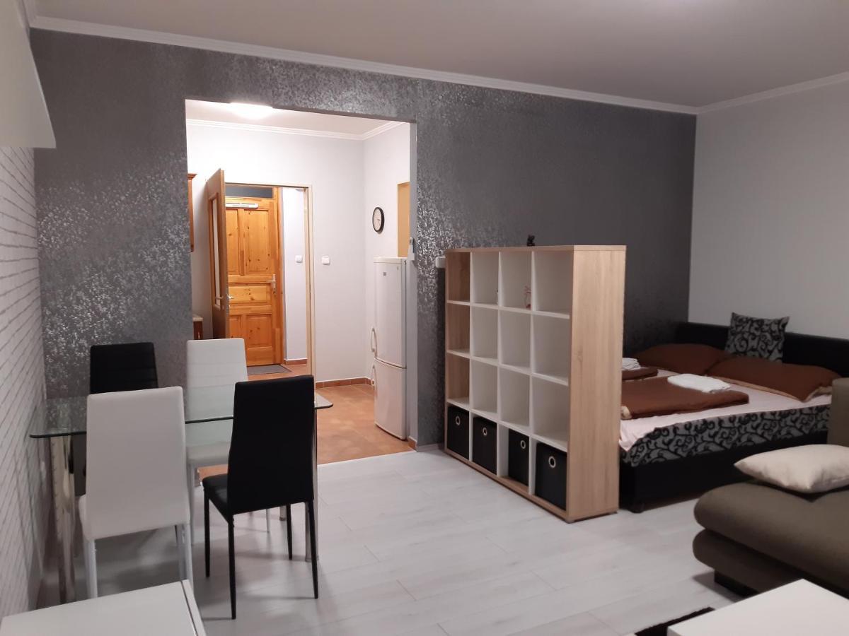 Pipacs Apartment เบเกซซาบา ภายนอก รูปภาพ