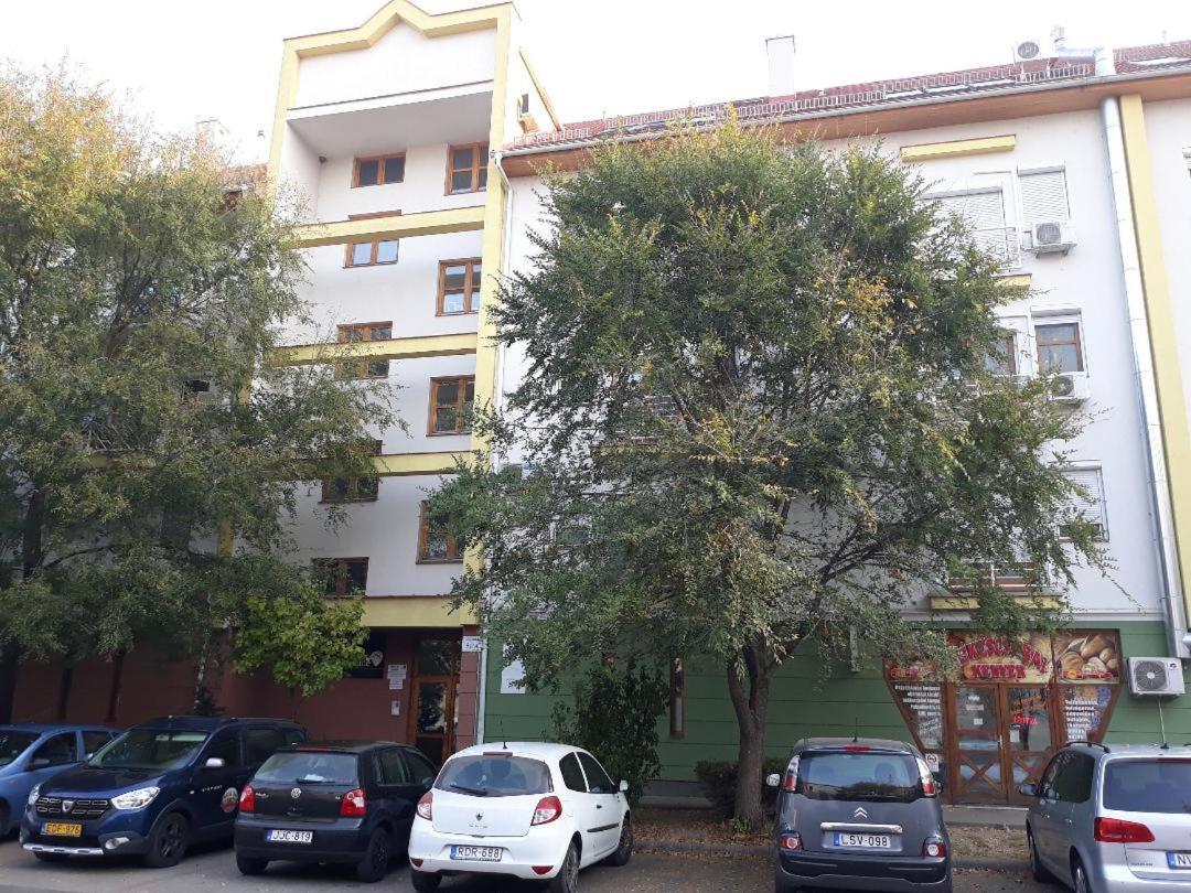 Pipacs Apartment เบเกซซาบา ภายนอก รูปภาพ